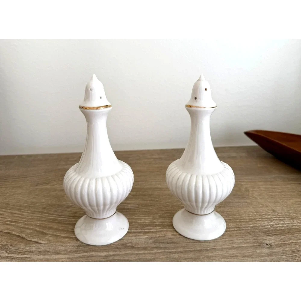 Porcelane Collection Salt &‎ Pepper Shakers Ribbed White Gold Trim 5 5/8